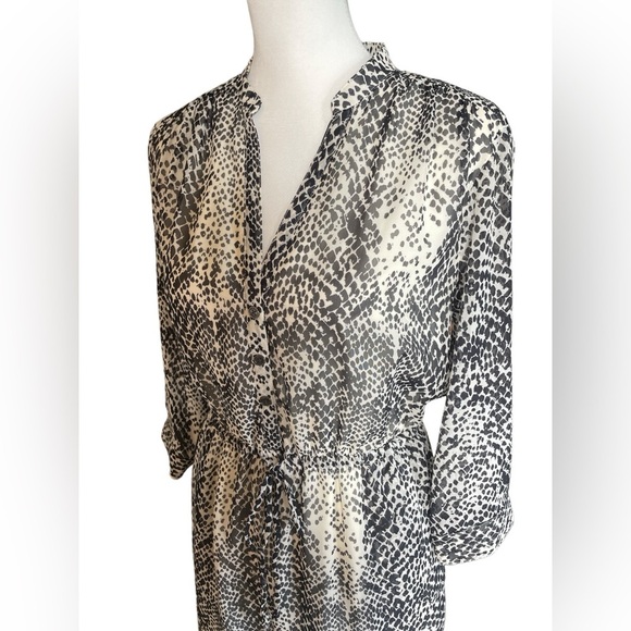 Vince Camuto Black & Ivory Geometric Print Shirt Dress with Pockets, Size 4 - Picture 2 of 6